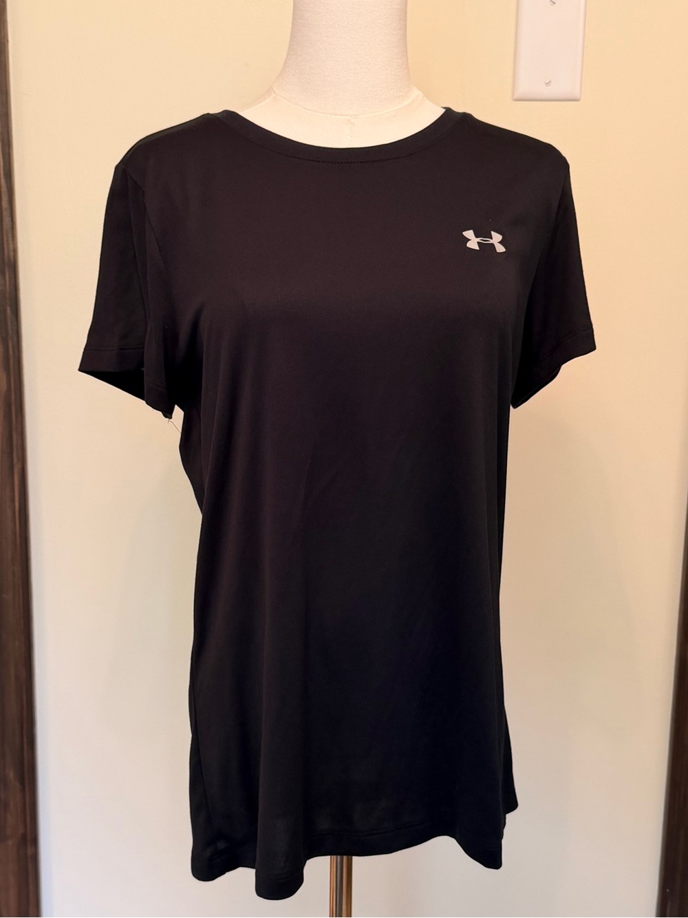 Under Armour Black Short Sleeve Women's Athletic Heat gear Tee with Logo